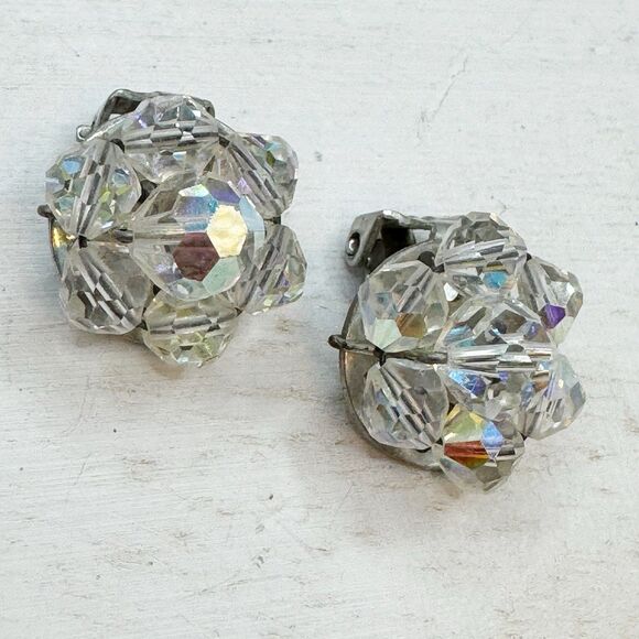 Sparkly Vtg 1950s MCM Aurora Borealis Crystal Cluster Clip On Earrings - Picture 2 of 10